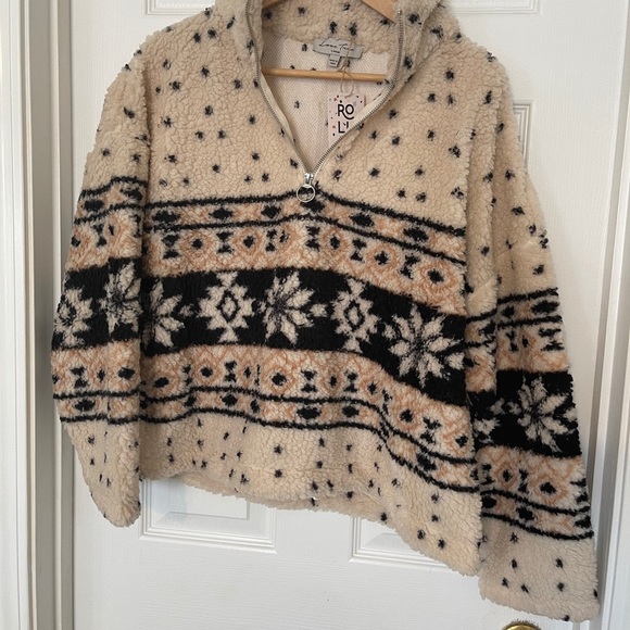 Patterned Sherpa Quarter Zip NEW WITH TAGS - Picture 6 of 7